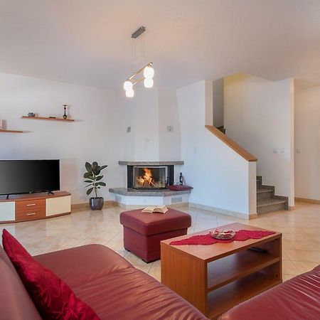 Ferienhaus Mary Ližnjan Esterno foto