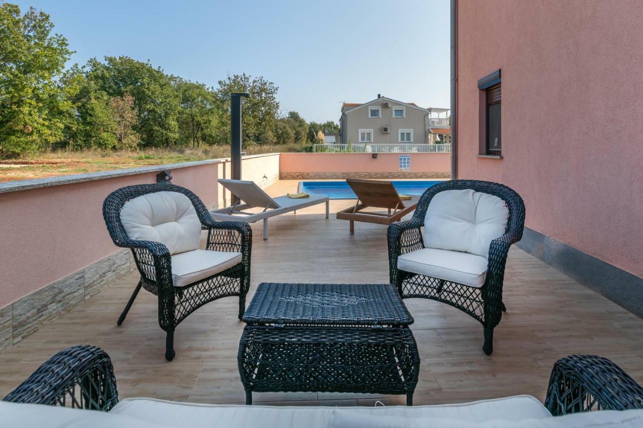 Ferienhaus Mary Ližnjan Esterno foto