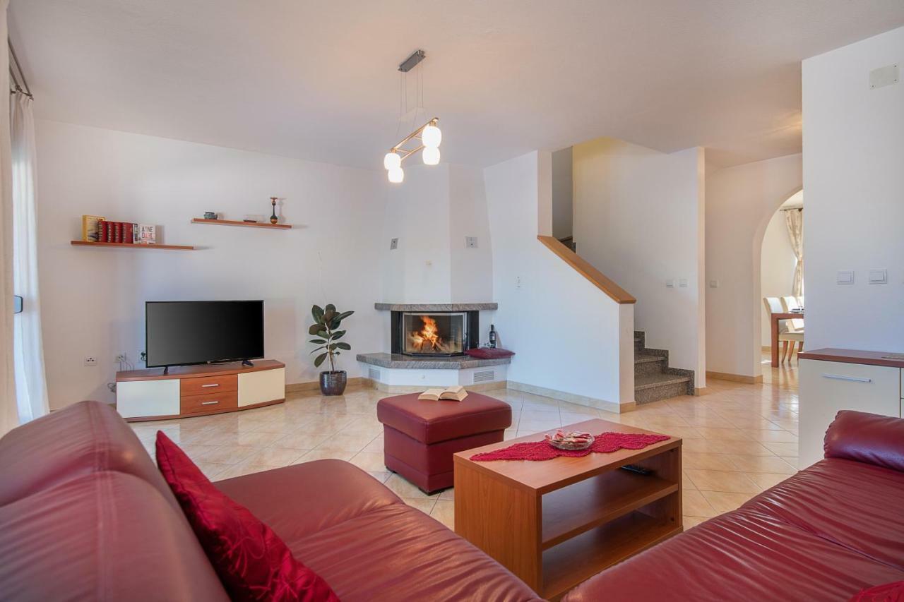 Ferienhaus Mary Ližnjan Esterno foto