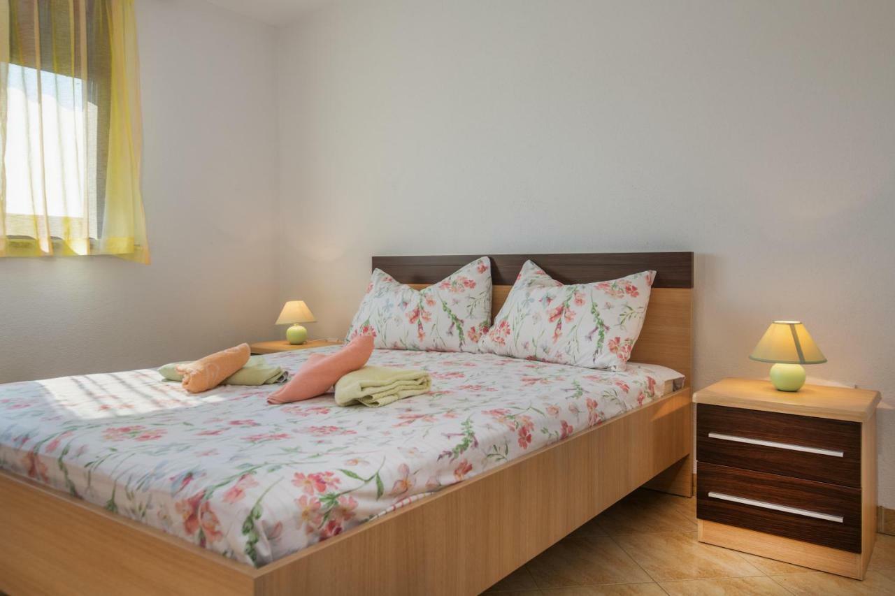 Ferienhaus Mary Ližnjan Esterno foto