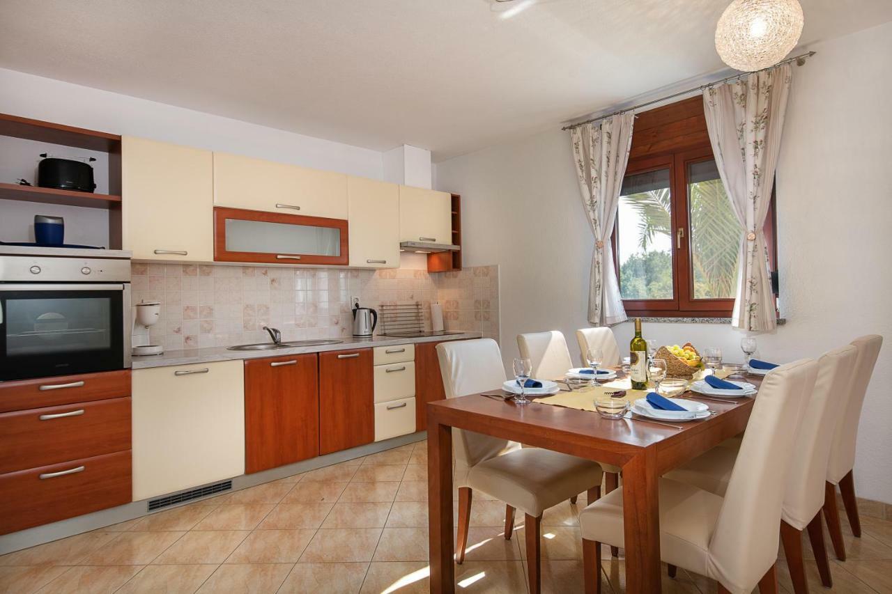 Ferienhaus Mary Ližnjan Esterno foto